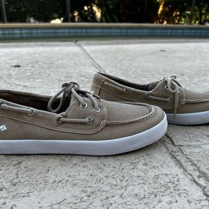 Sperry Tuck Saltwash Kahki Top sider. Boys Size 5m